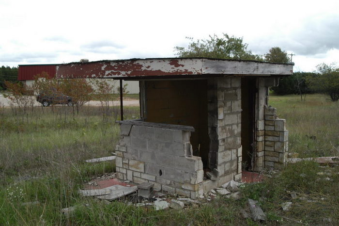 Hilltop Drive-In Theatre - September 2003 Photo